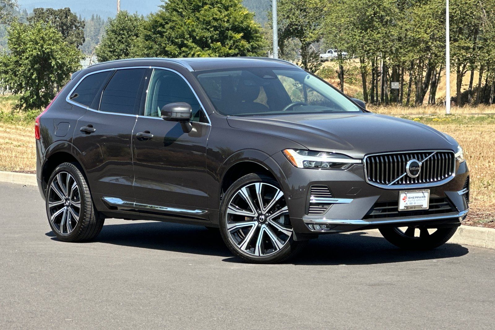 Platinum Gray Metallic 2023 Volvo XC60 SUV / Crossover All-Wheel Drive Automatic