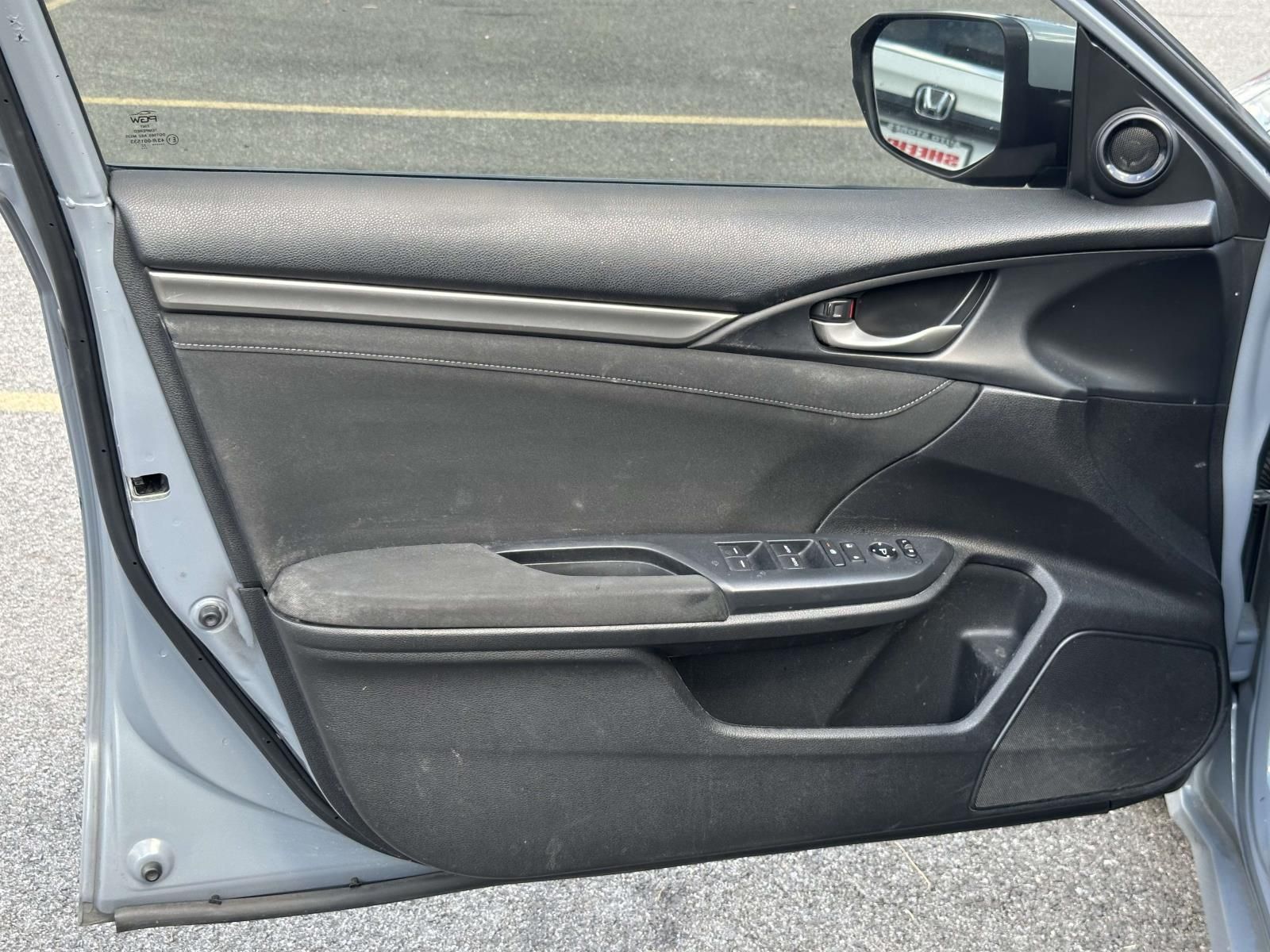 Used 2018  Honda EX image 30