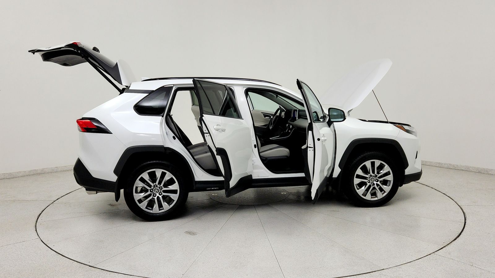 Used 2025 Beige Toyota XLE Premium image 14