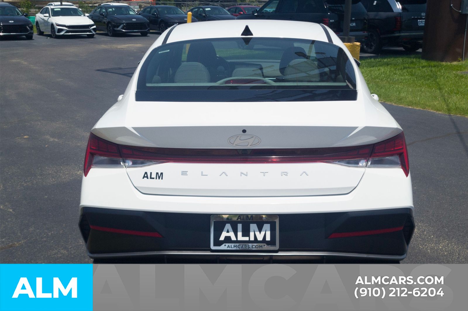 Used 2025 White Hyundai SEL Convenience image 6
