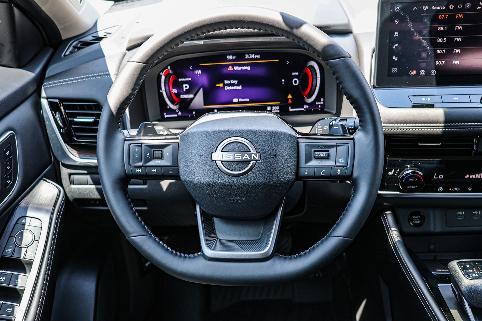 2025 Nissan Rogue Platinum photo 18