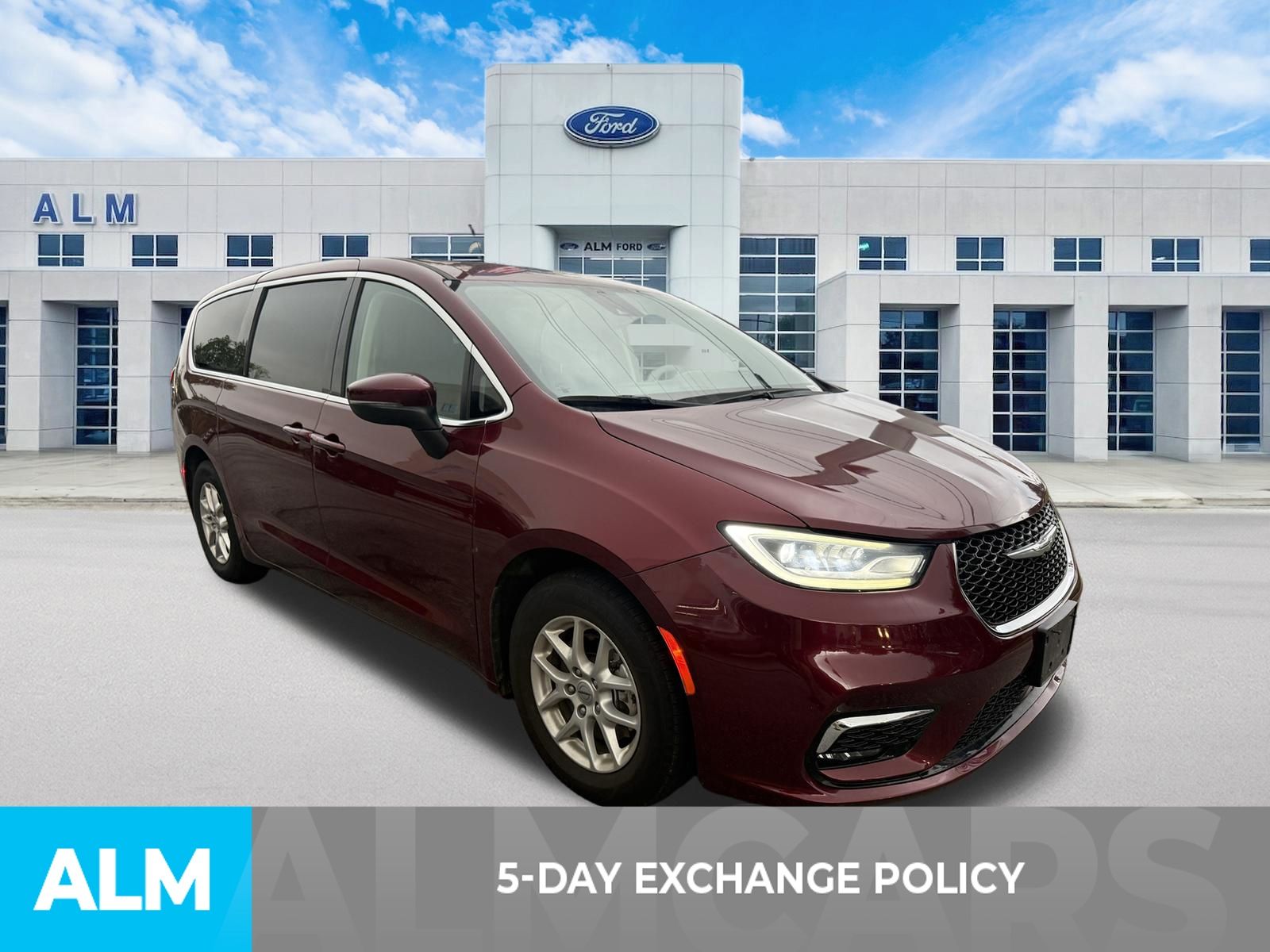 Used 2023 Velvet Red Pearlcoat Chrysler Touring L image 3