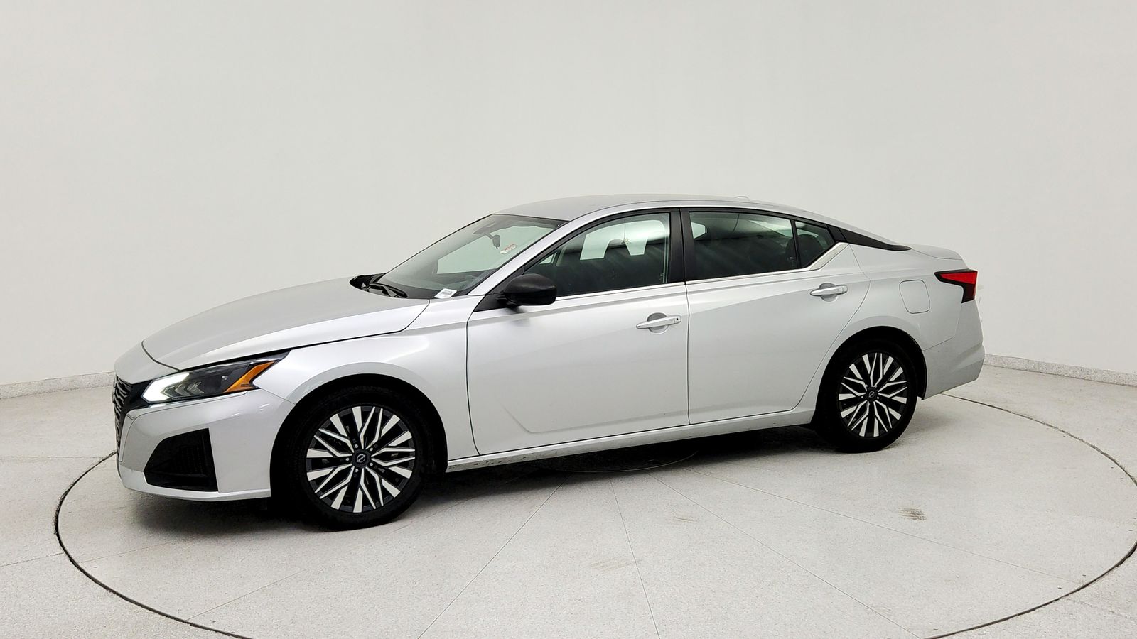 Used 2024 Silver Nissan 2.5 SV image 3