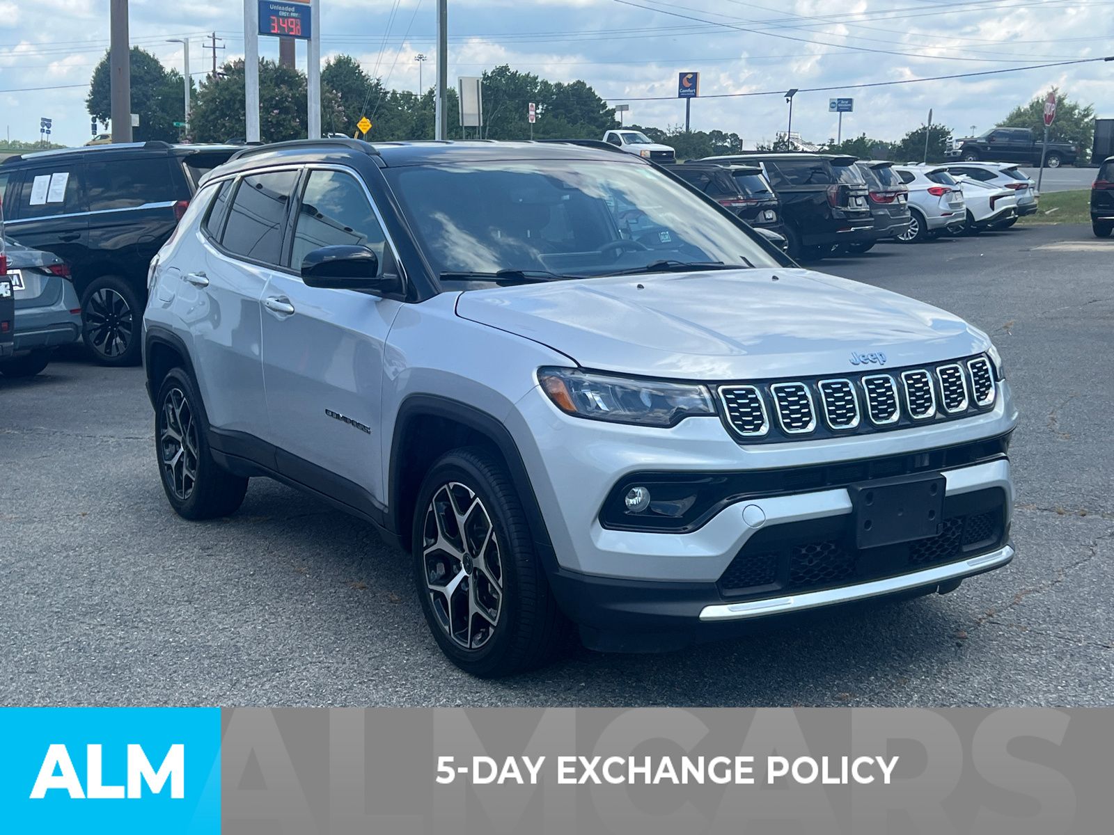 Used 2025 Silver Jeep Limited image 3