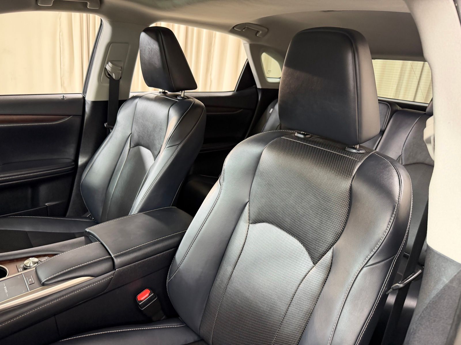 Used 2021  Lexus 350 image 10