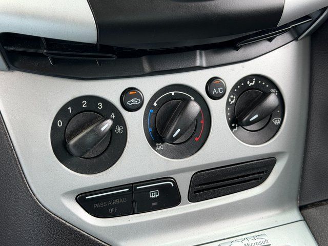 Used 2014 Sterling Gray Metallic Ford SE image 29