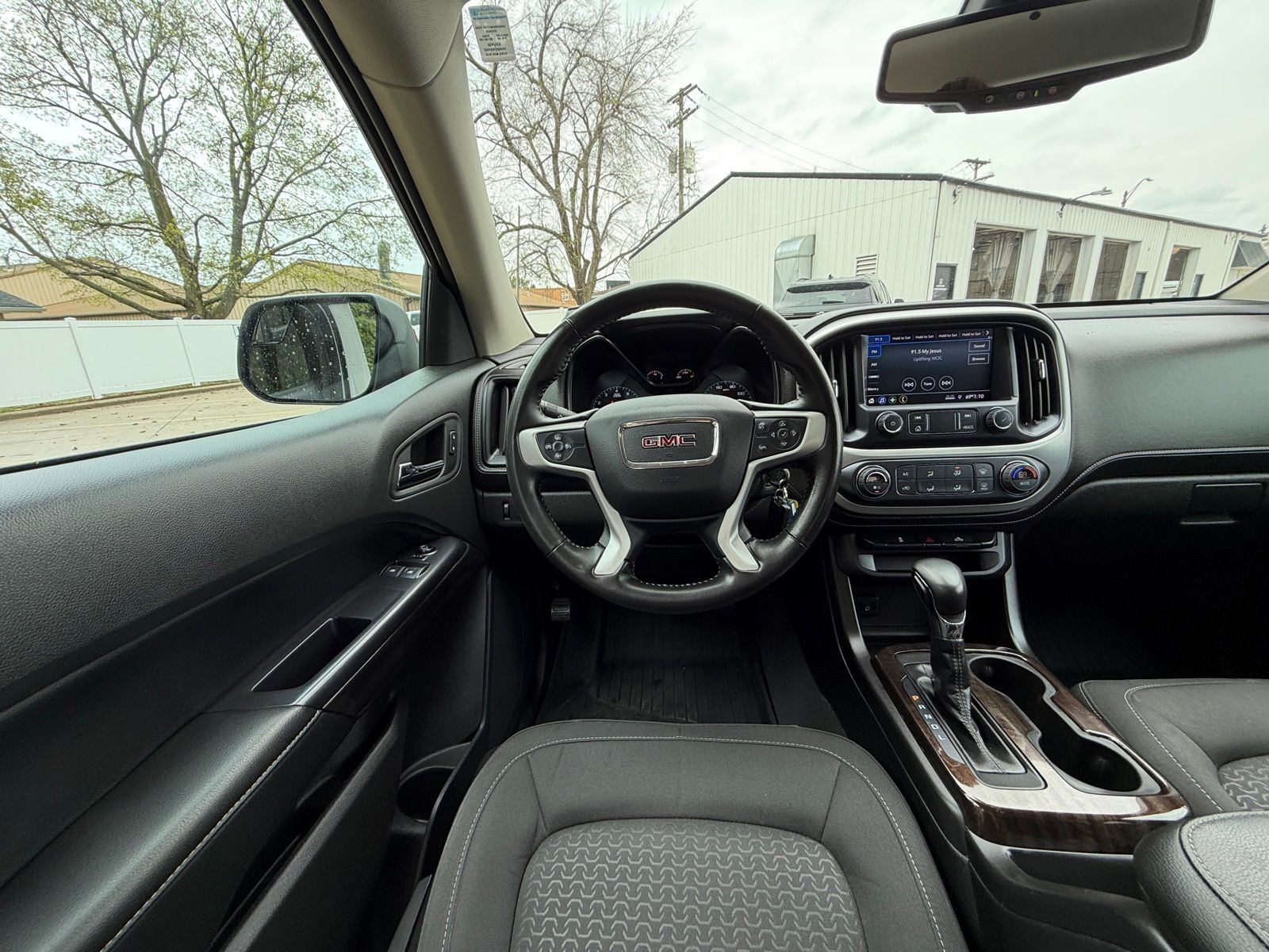 View vehicle photo 2