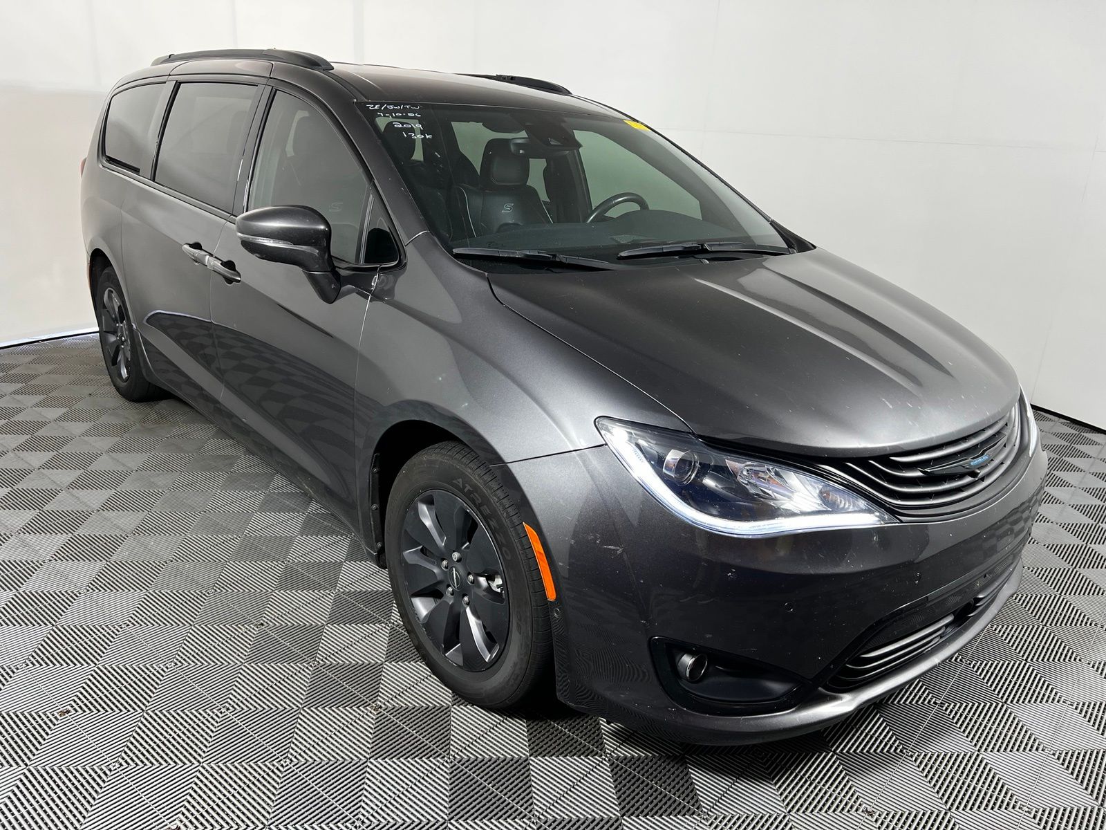 Thumbnail: 2019 Chrysler Pacifica - 3