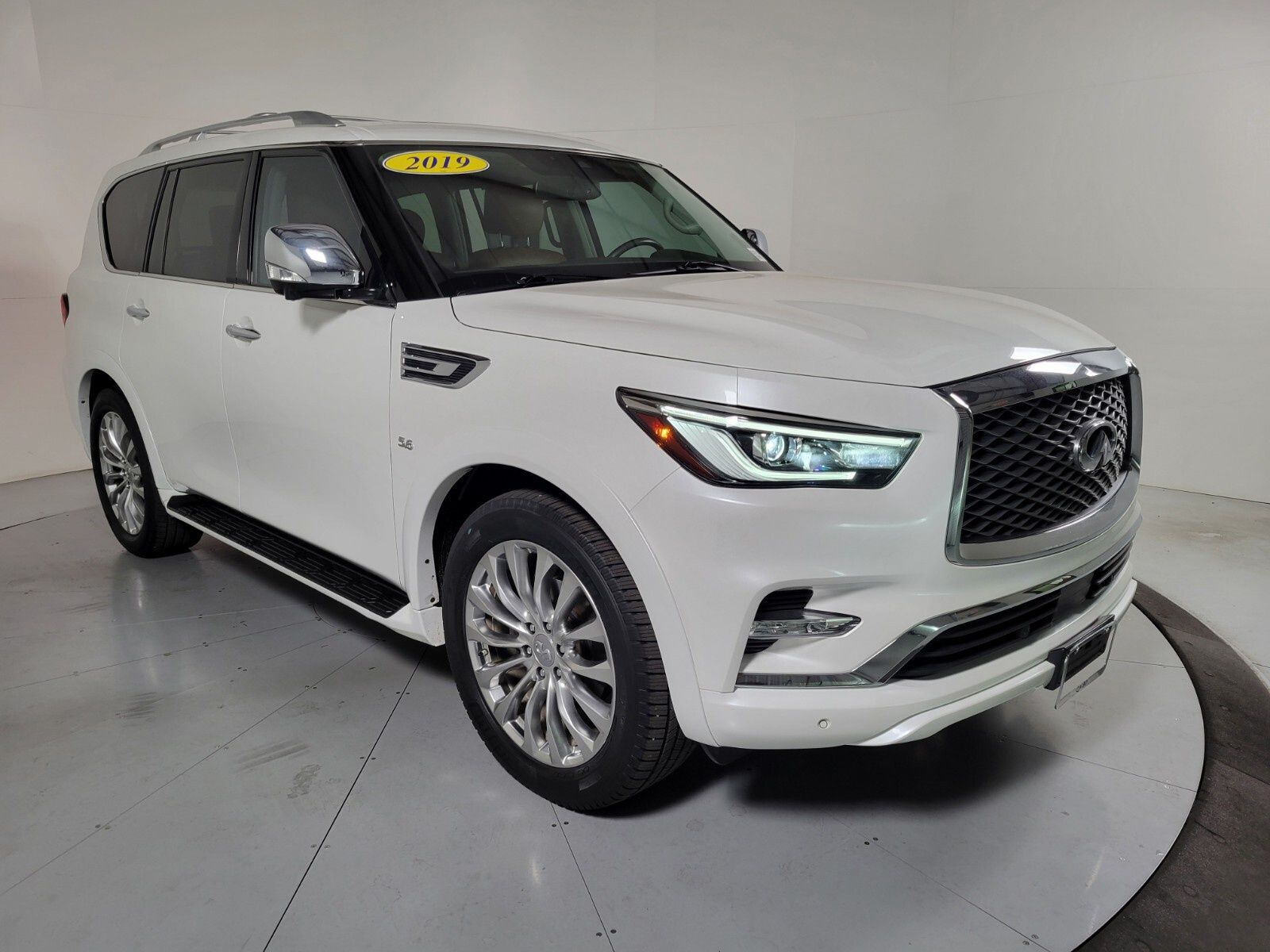 2019 INFINITI QX80 LUXE 2