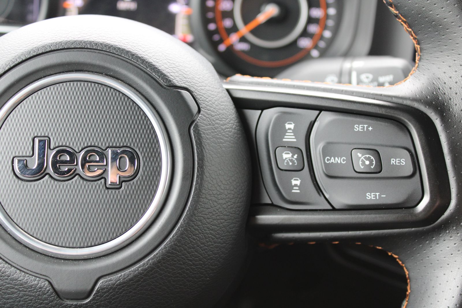 Used 2024 White Jeep Mojave image 28