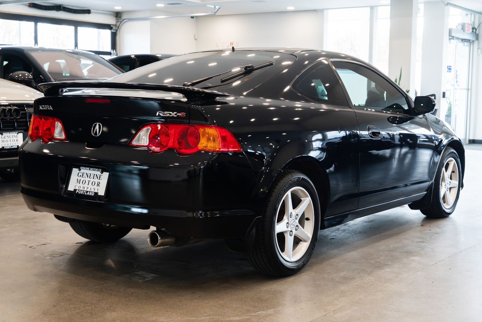 View vehicle photo 4