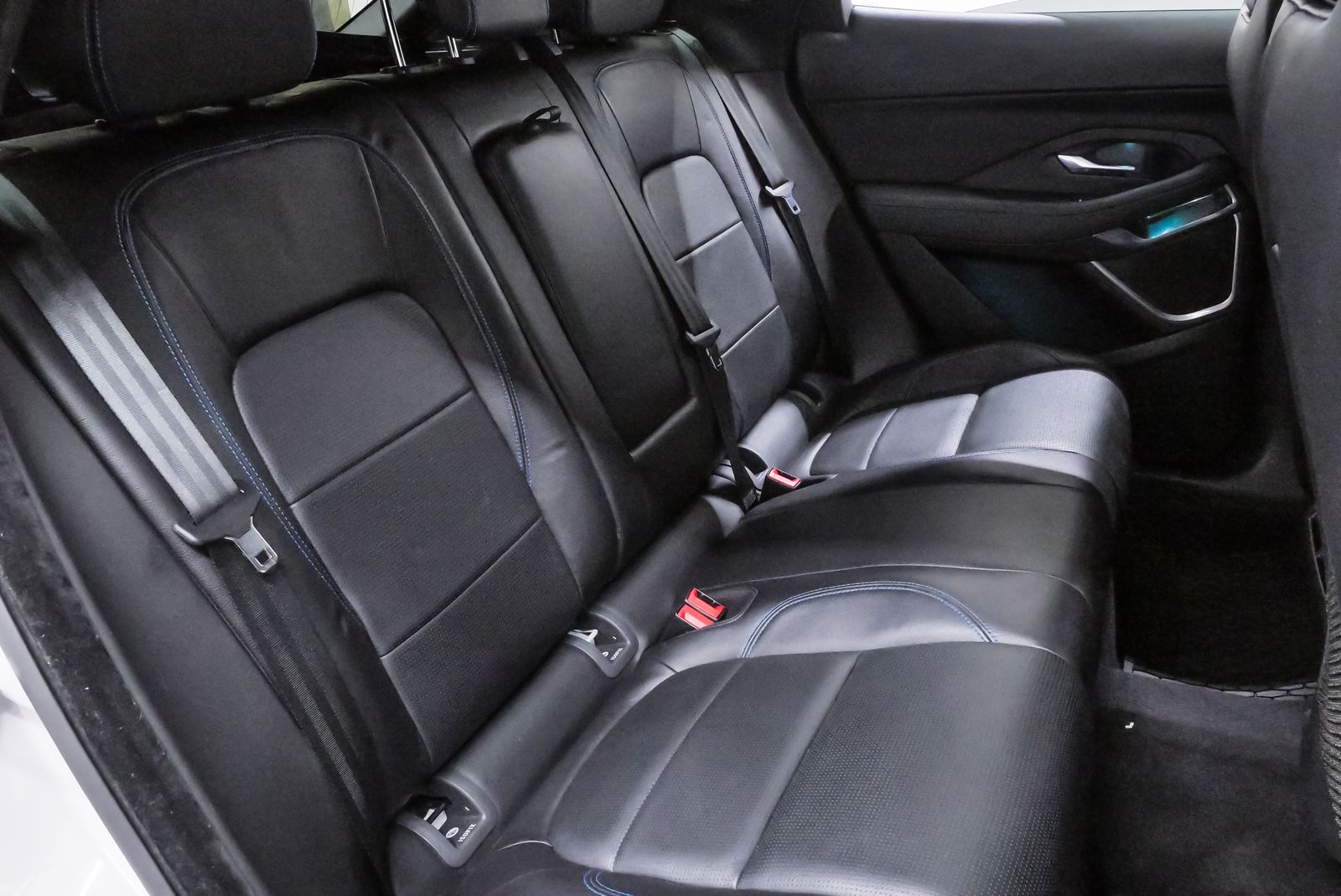 2019 Jaguar E-PACE R-Dynamic - 10