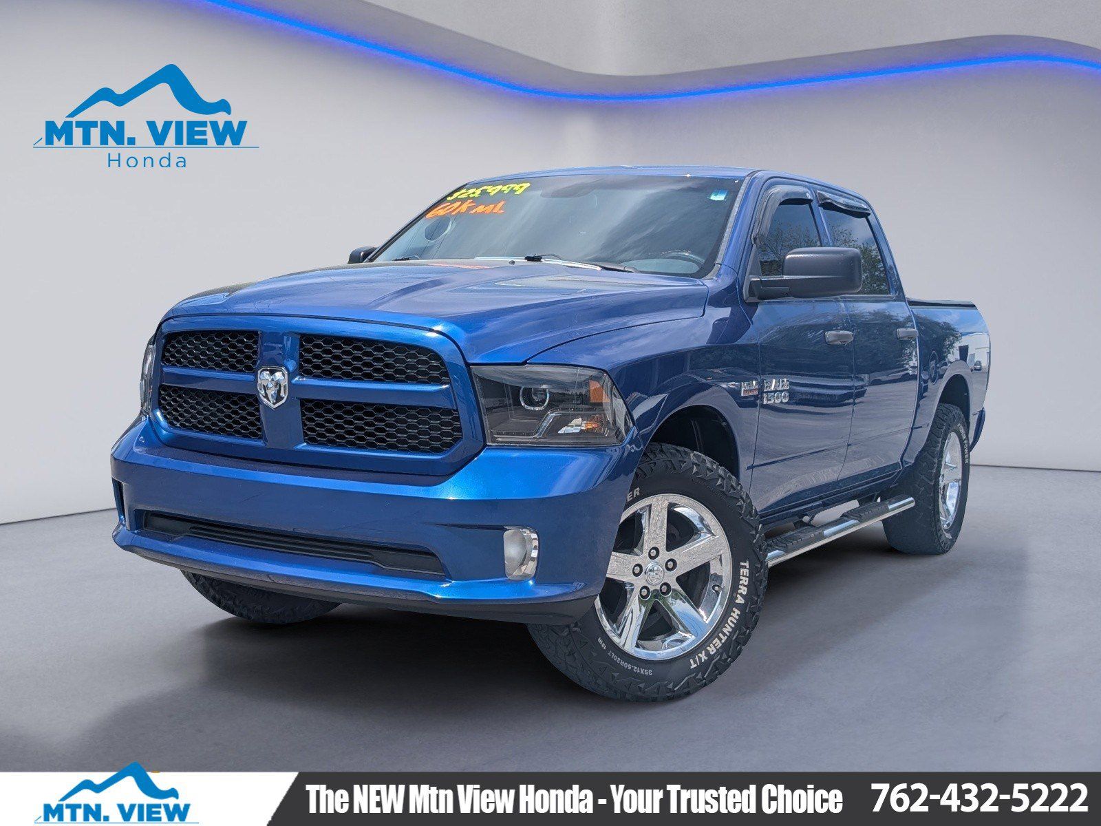 Blue Streak Pearlcoat 2015 RAM 1500 Express Crew Cab 4WD Pickup Truck Four-Wheel Drive 8-Speed Automatic