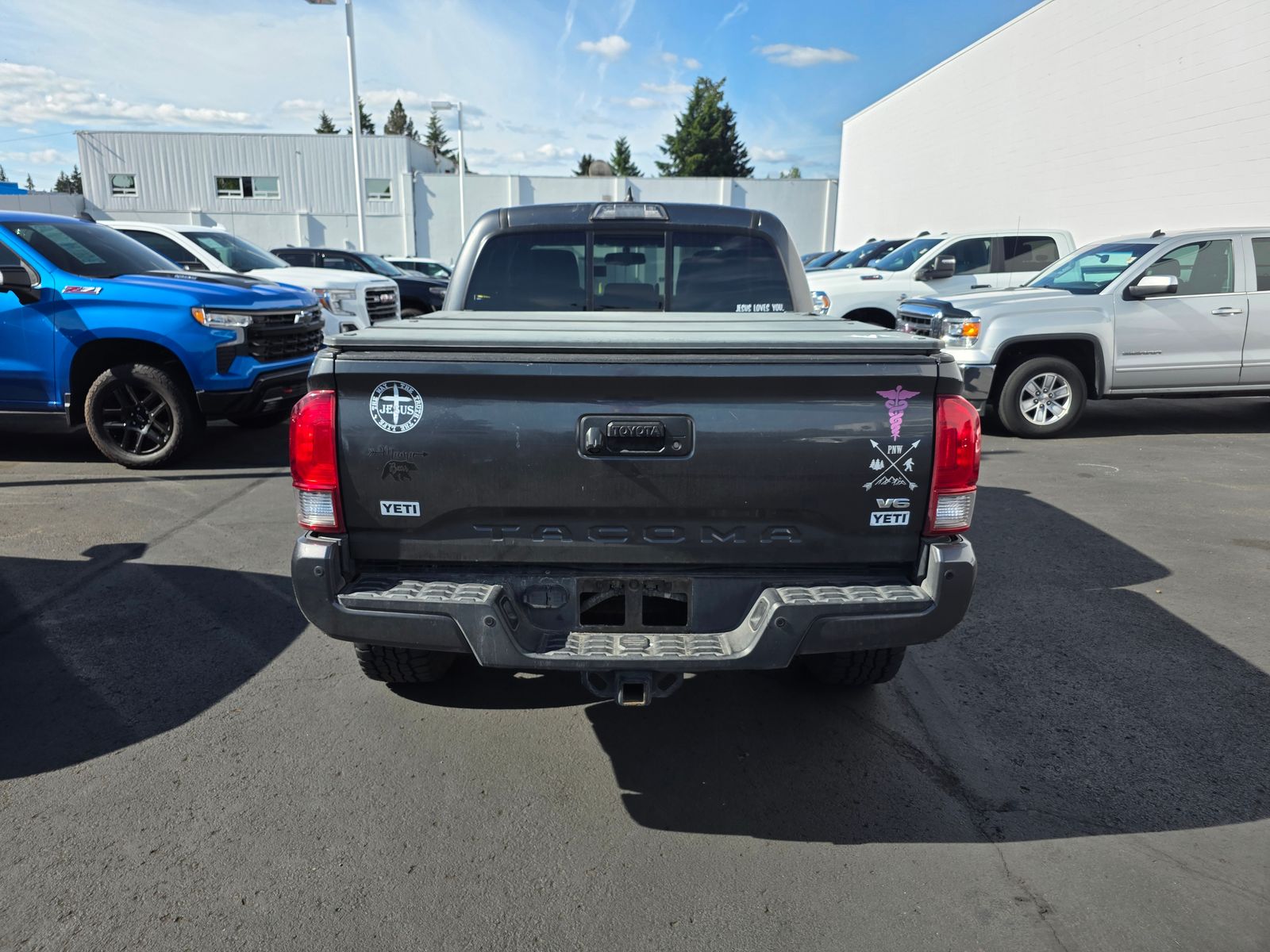 View vehicle photo 6