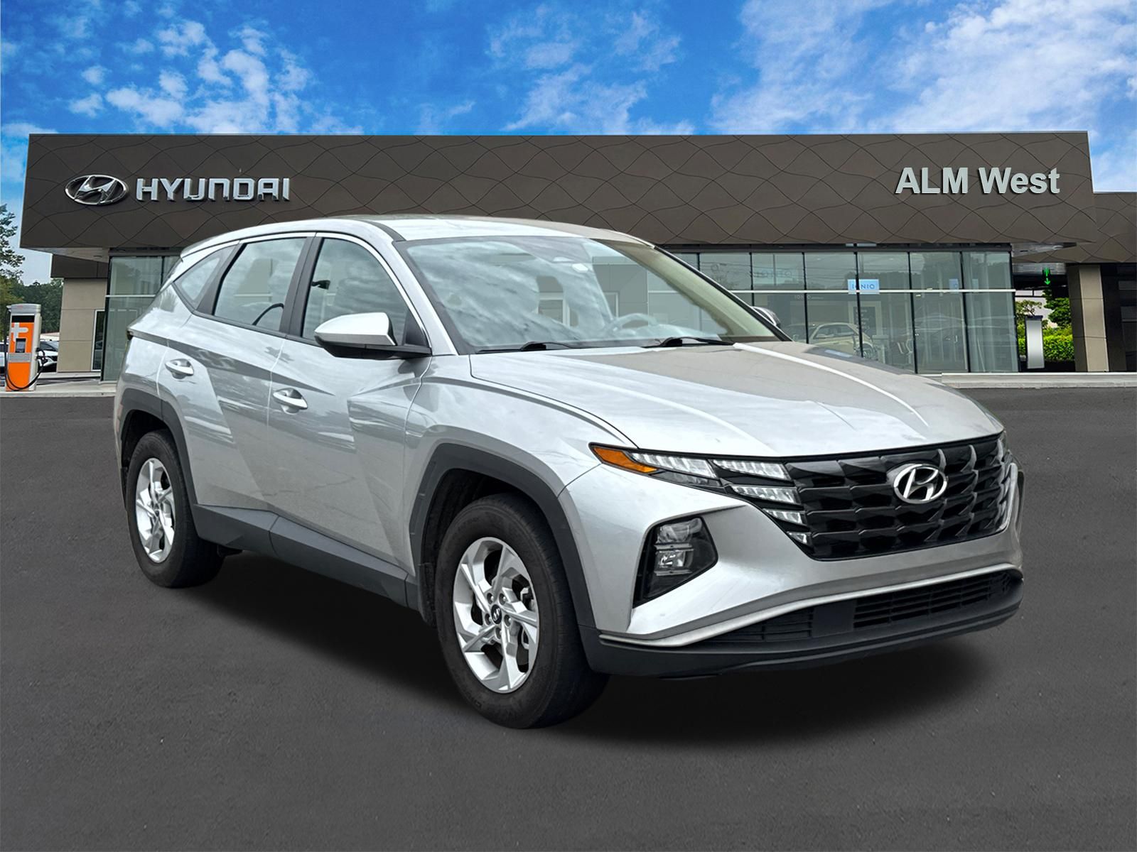 Used 2024 Silver Hyundai SE image 3