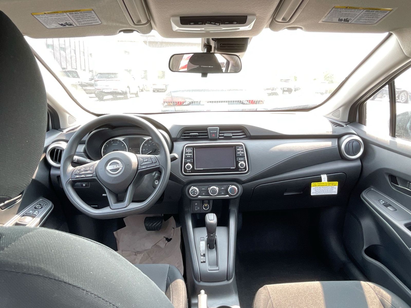 2024 Nissan Versa 1.6 S 21