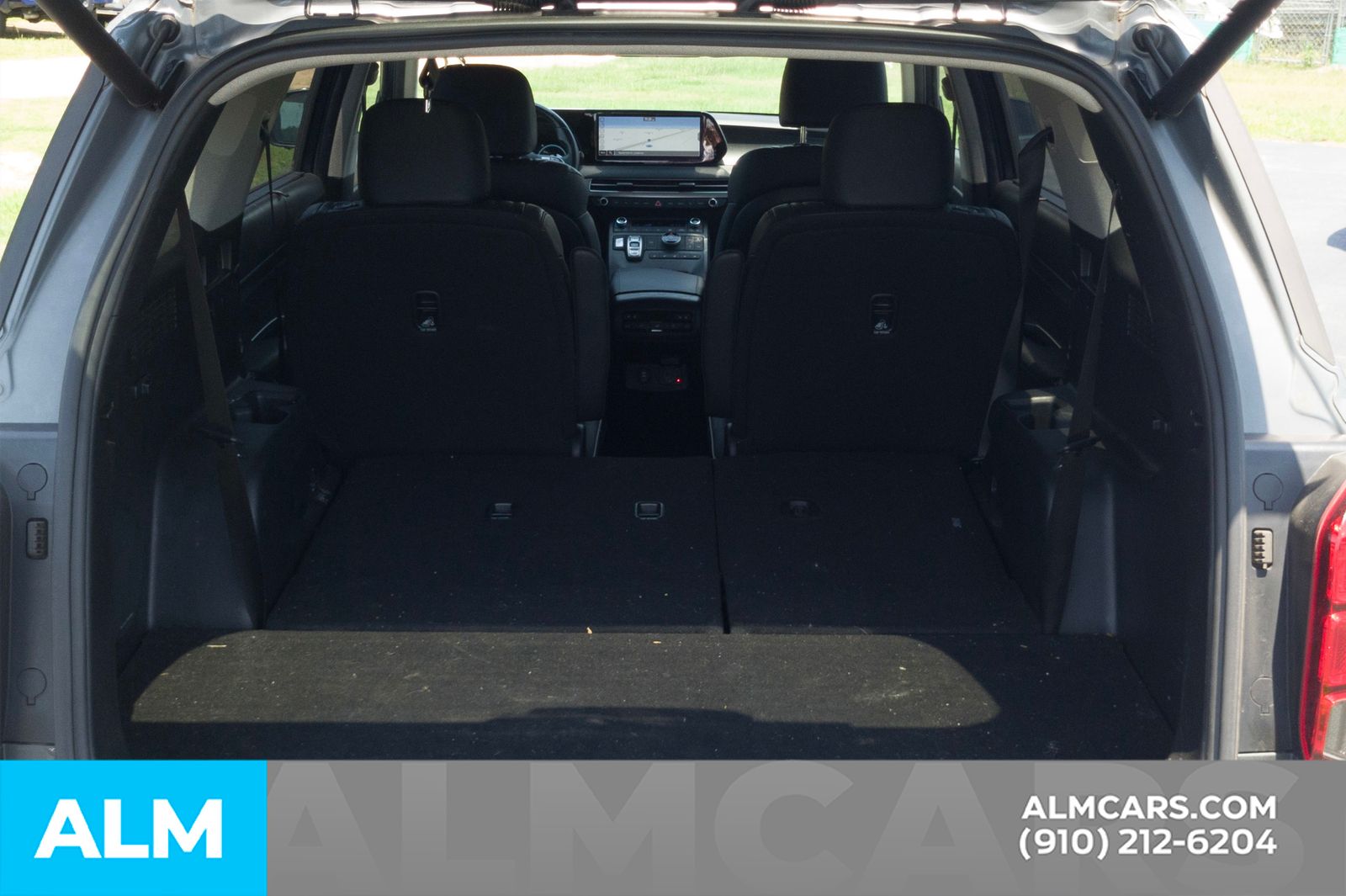 Used 2023 Graphite Hyundai Limited image 9