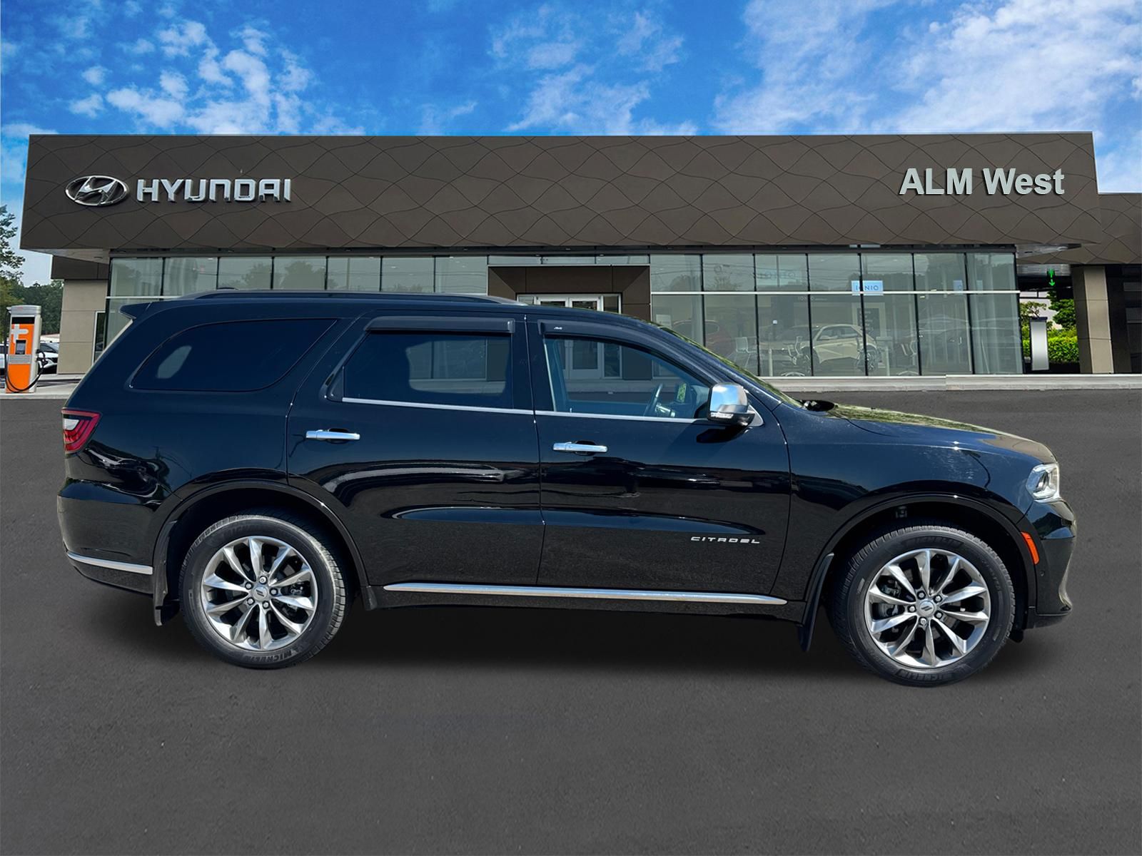 Used 2022 Black Dodge Citadel image 4