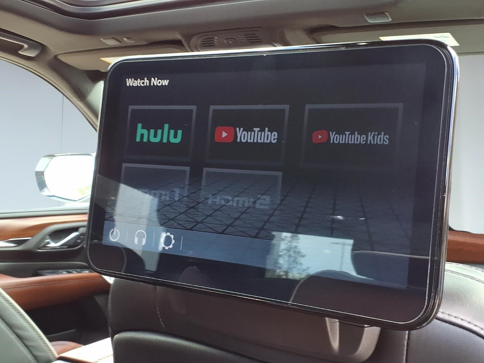 2023 GMC Yukon Denali Ultimate White at DeMontrond Auto Country
