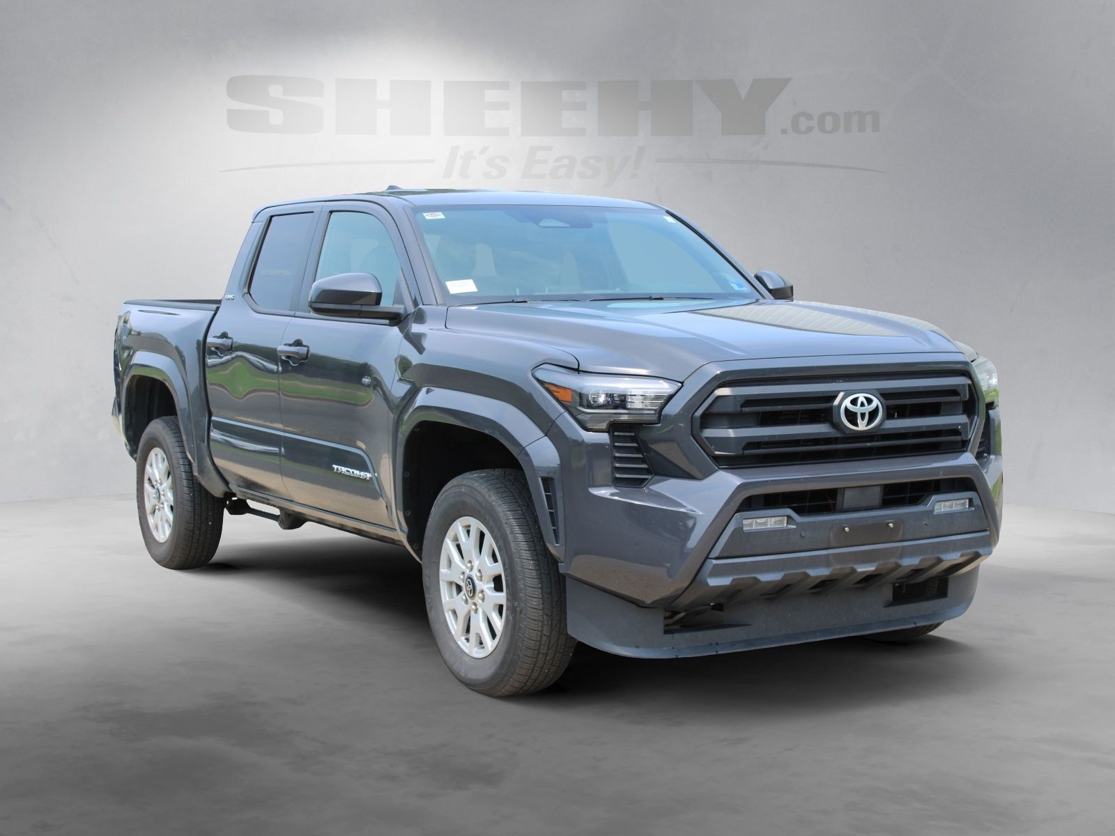 Used 2024  Toyota SR5 image 2