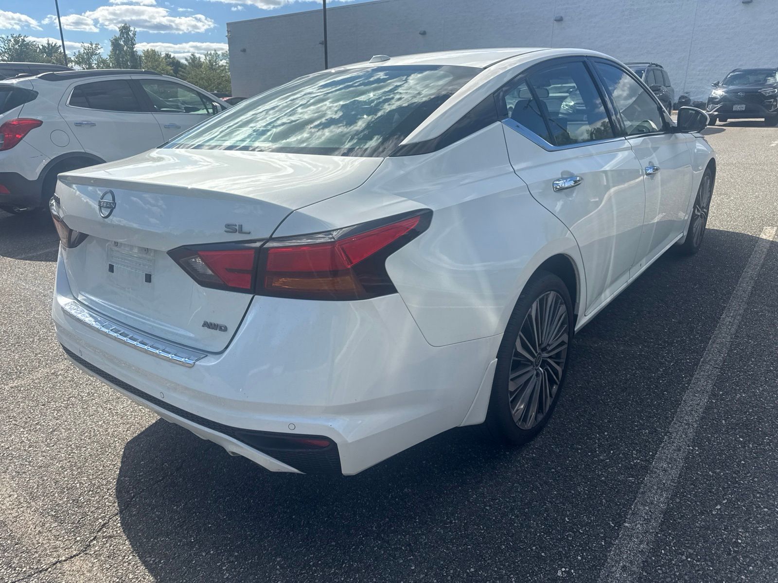 Used 2023 White Nissan 2.5 SL image 6
