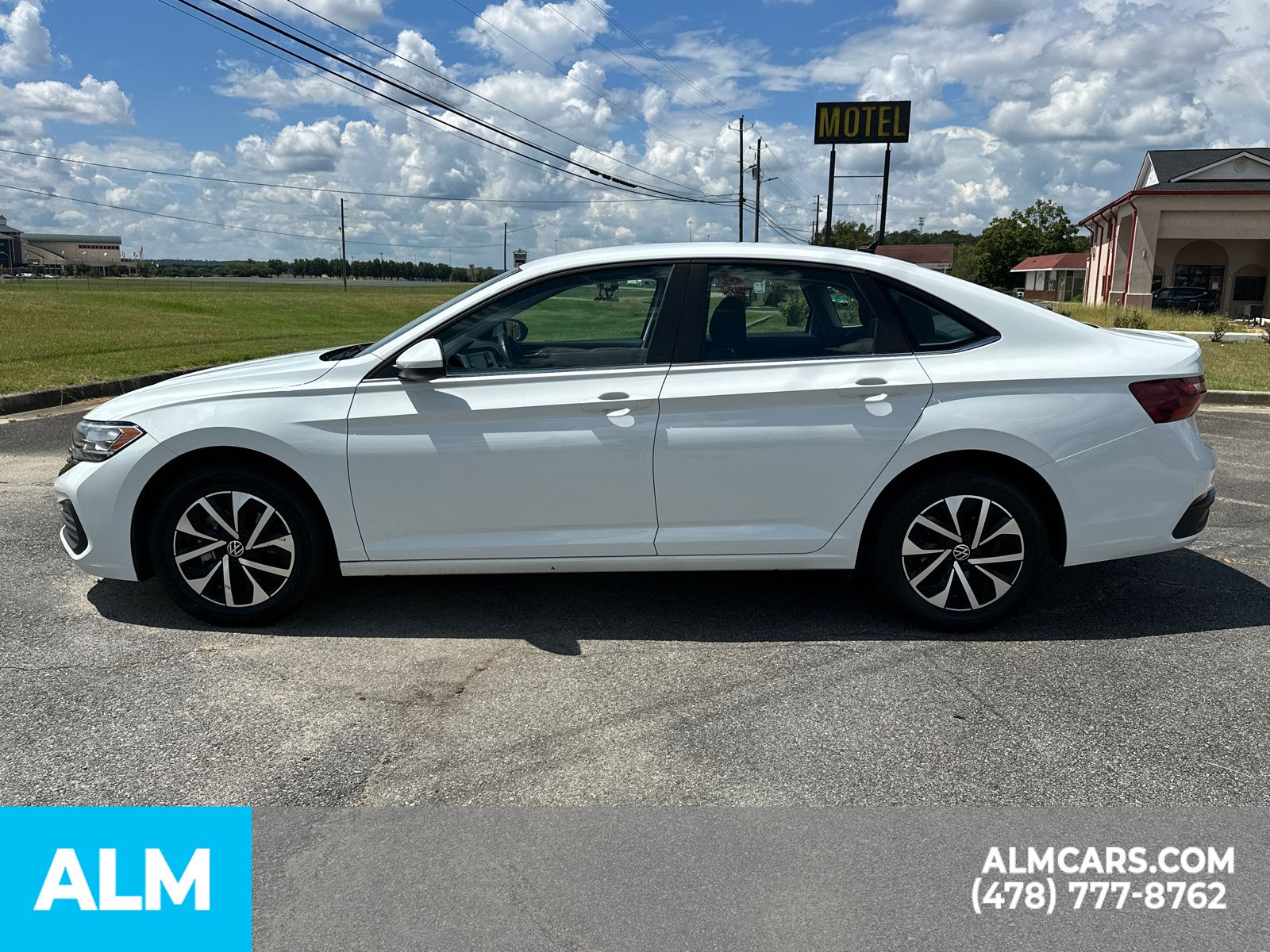 Used 2024 White Volkswagen 1.5T S image 9