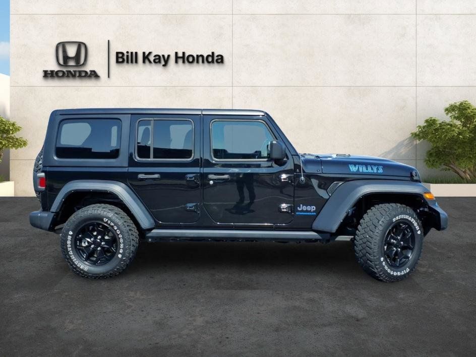 View vehicle photo 2