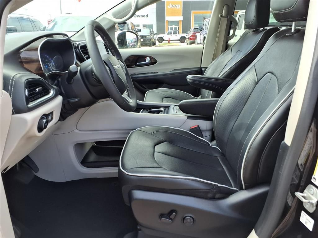 2023 Chrysler Pacifica Limited Black at Parkway Family Mazda