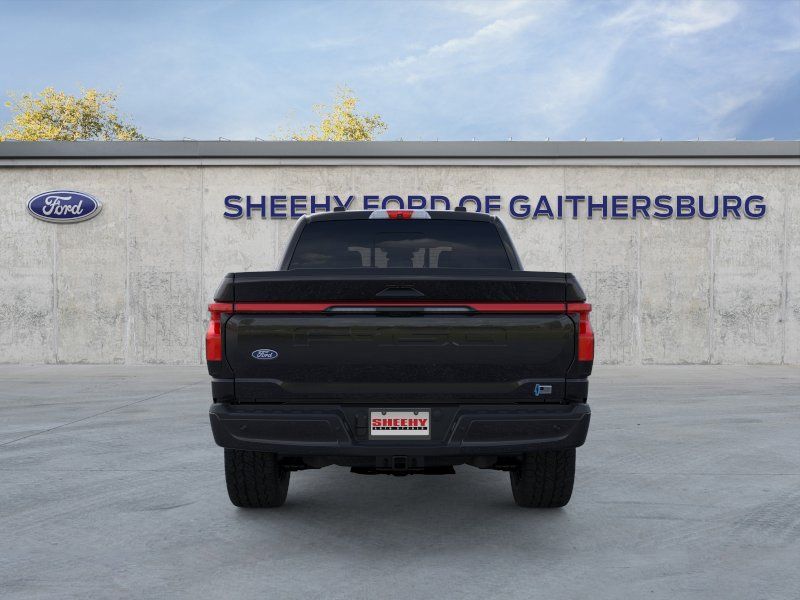 New 2025 Agate Black Metallic Ford Lariat image 6