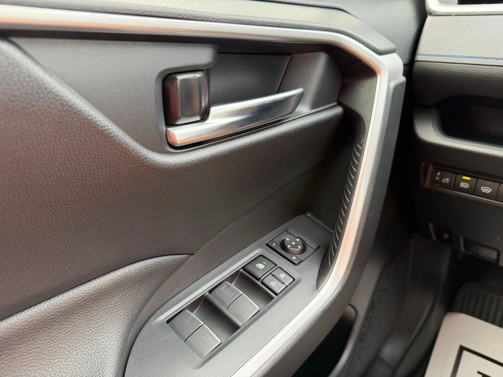 2024 Toyota RAV4 Hybrid image 26