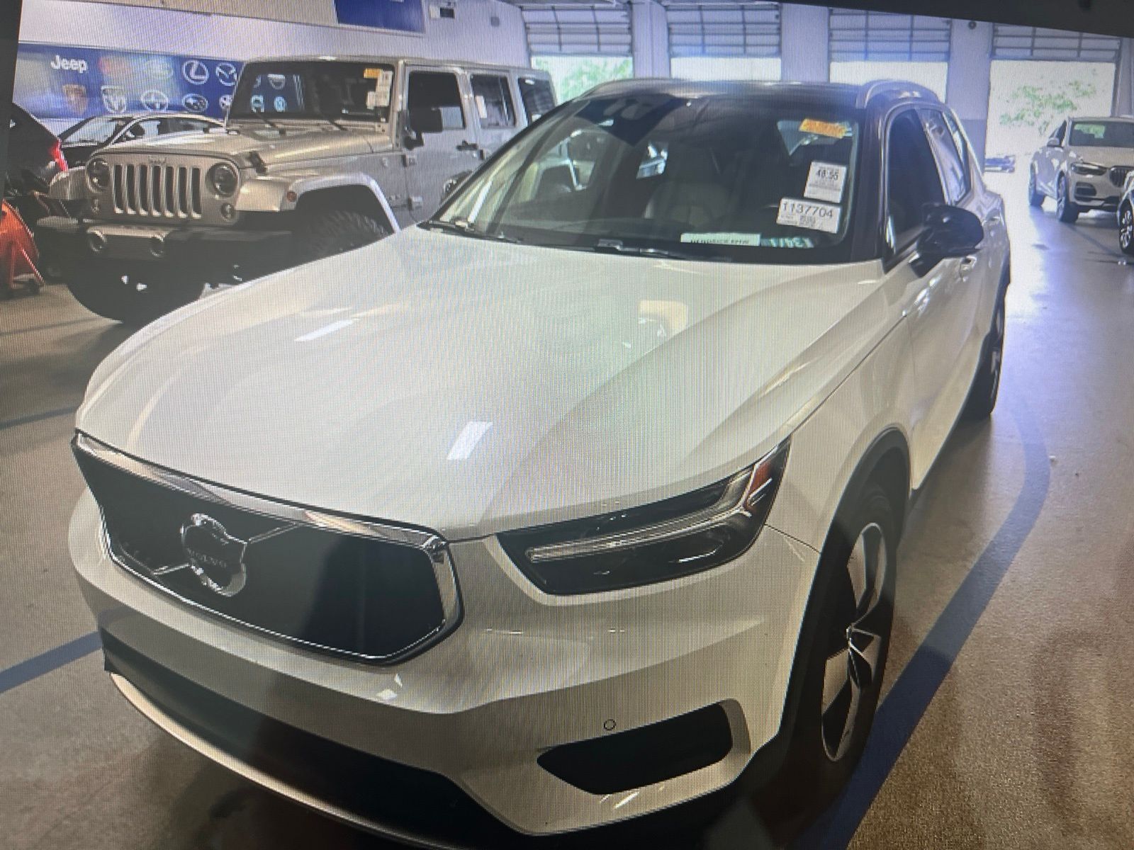 Ice White 2020 Volvo XC40 SUV / Crossover Front-Wheel Drive Automatic