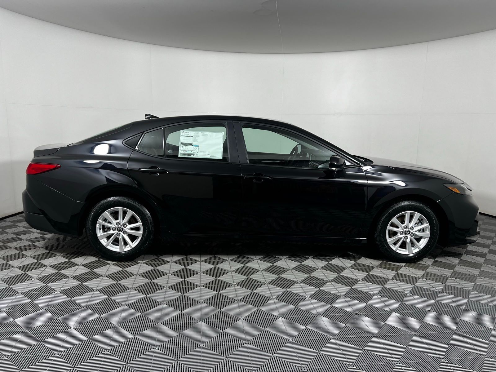 2025 Toyota Camry LE 4