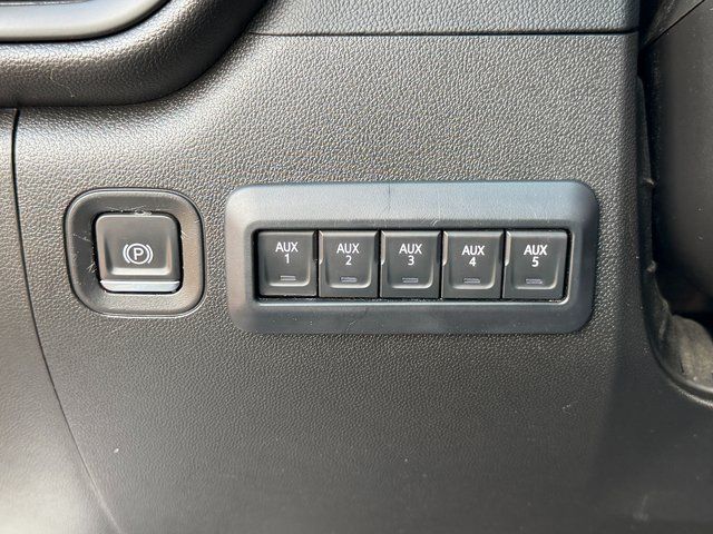 Used 2022 Summit White Chevrolet Custom image 41