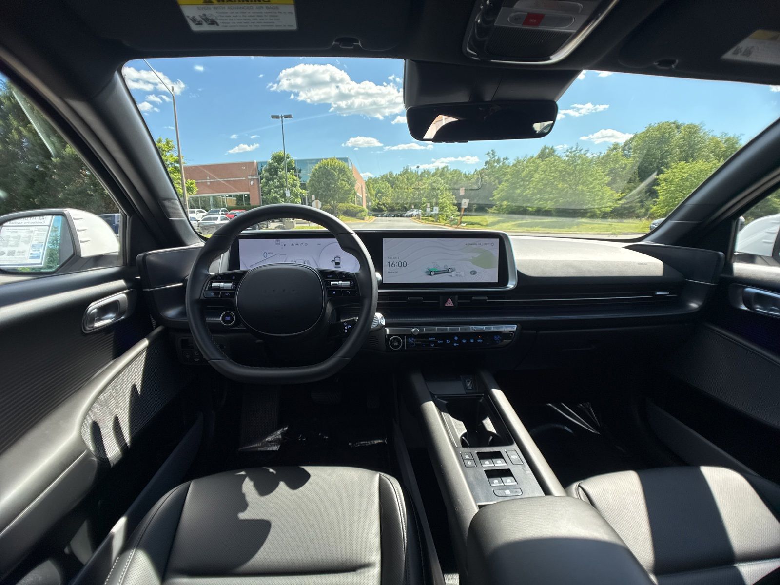 Used 2024 White Hyundai SEL image 30