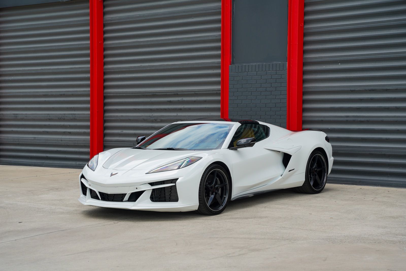 Arctic White 2025 Chevrolet Corvette E-Ray Coupe AWD with 2LZ Coupe All-Wheel Drive 8-Speed Dual Clutch