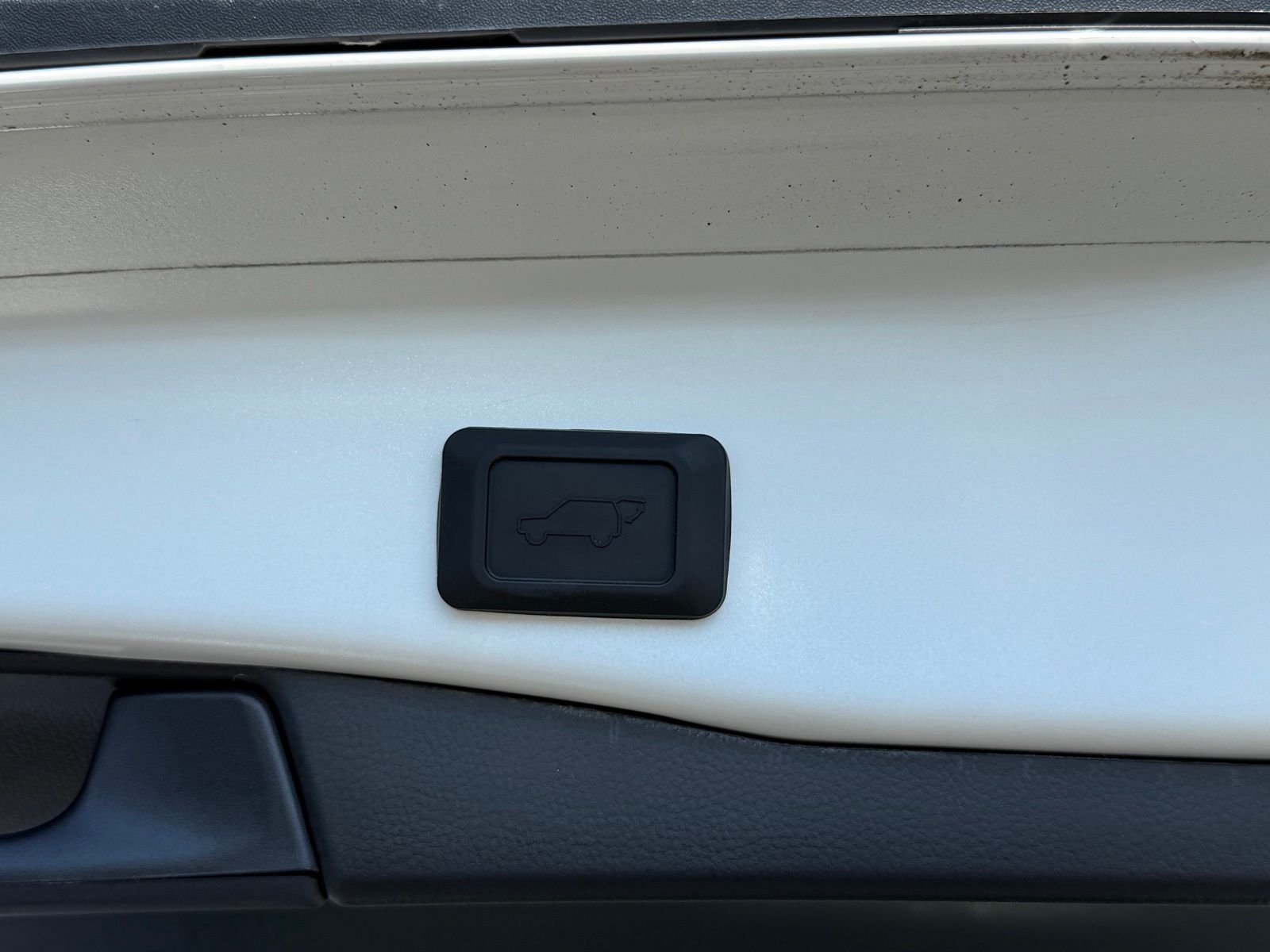 Used 2024 White Toyota XLE image 23
