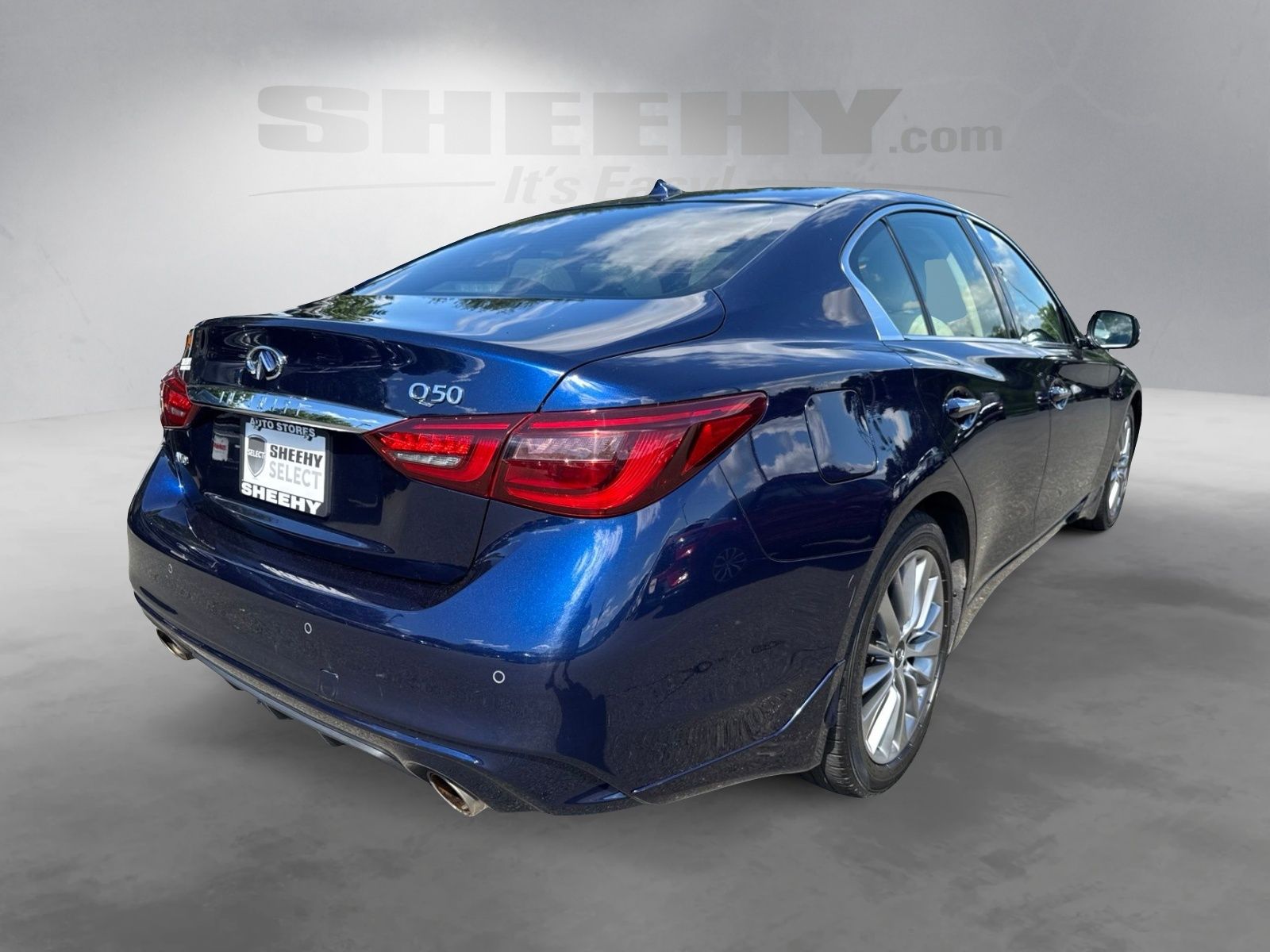 Used 2022 Grand Blue INFINITI LUXE image 12