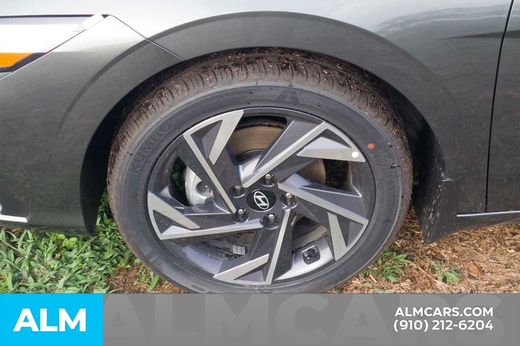 Used 2025 Gray Hyundai SEL Sport image 11