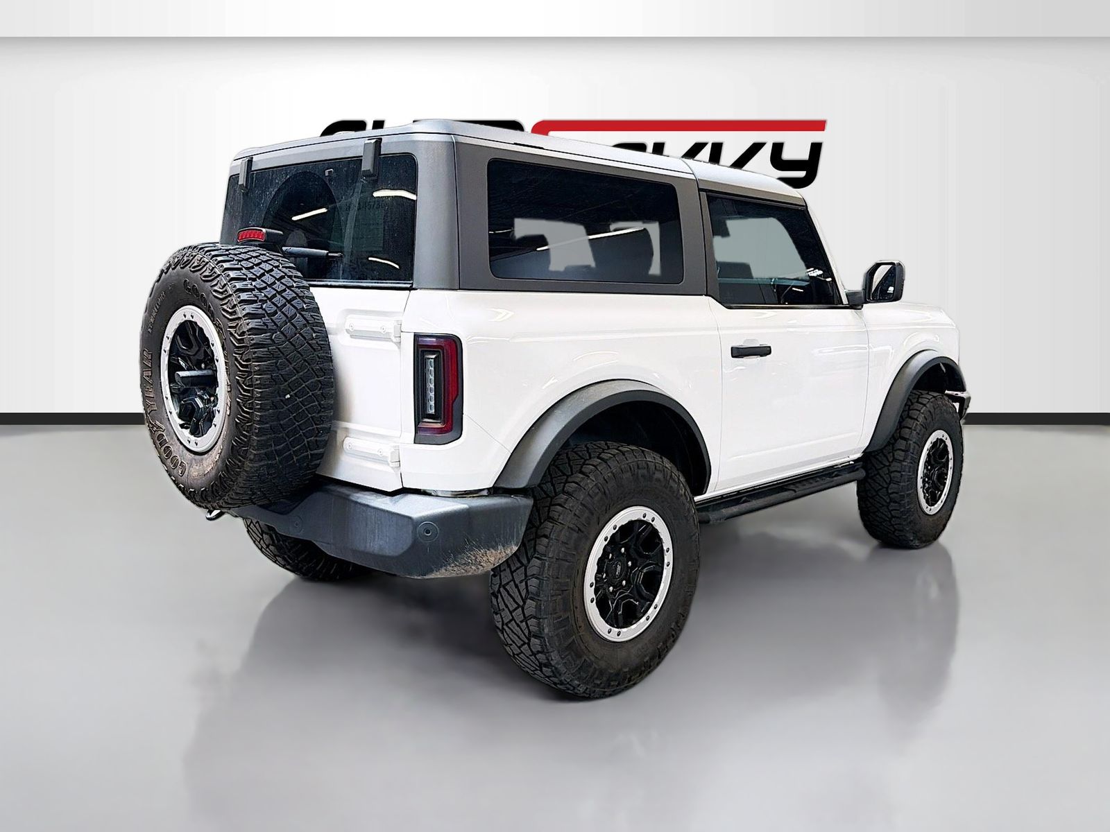 View vehicle photo 7