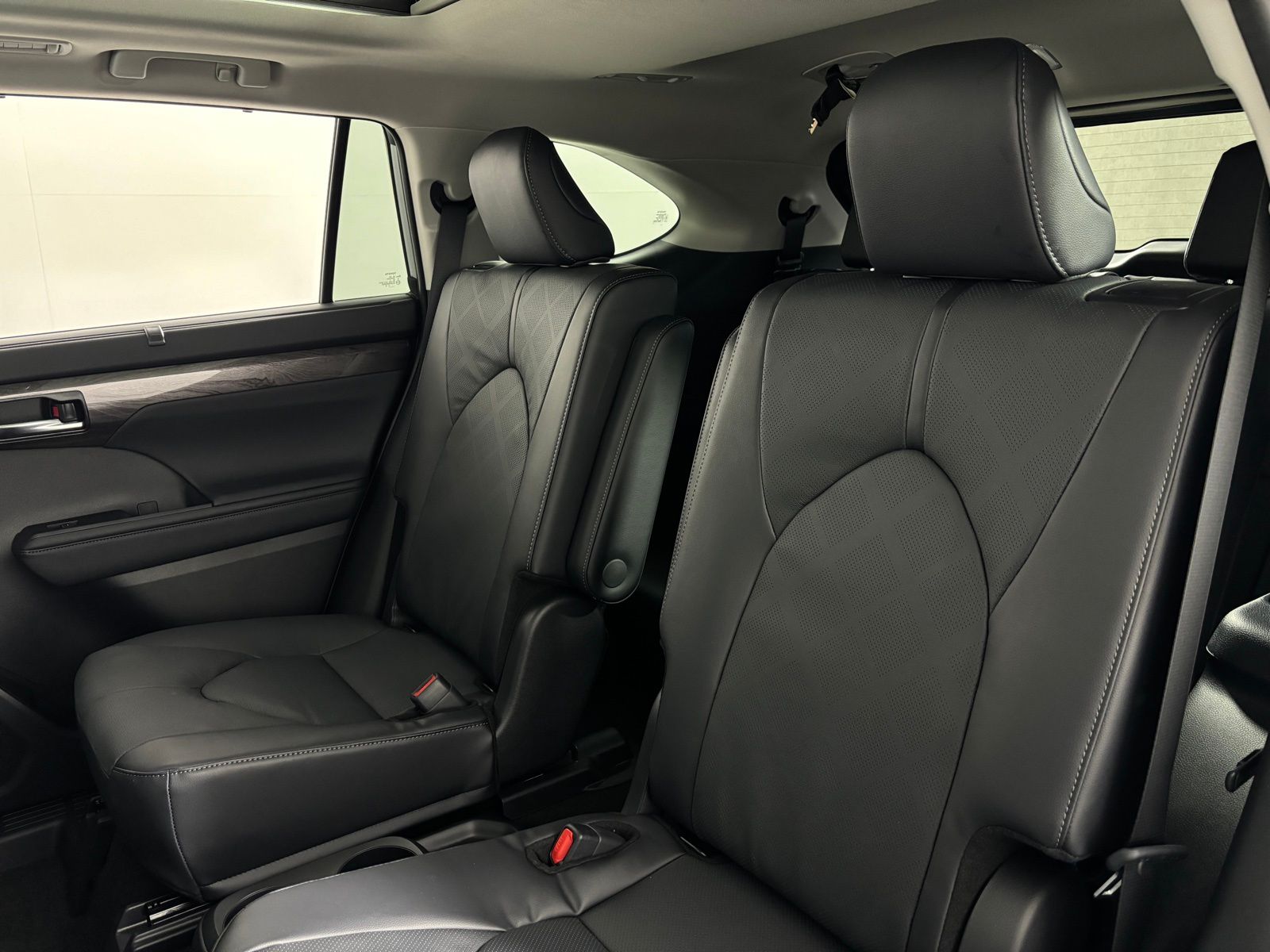 Thumbnail: 2025 Toyota Highlander - 22