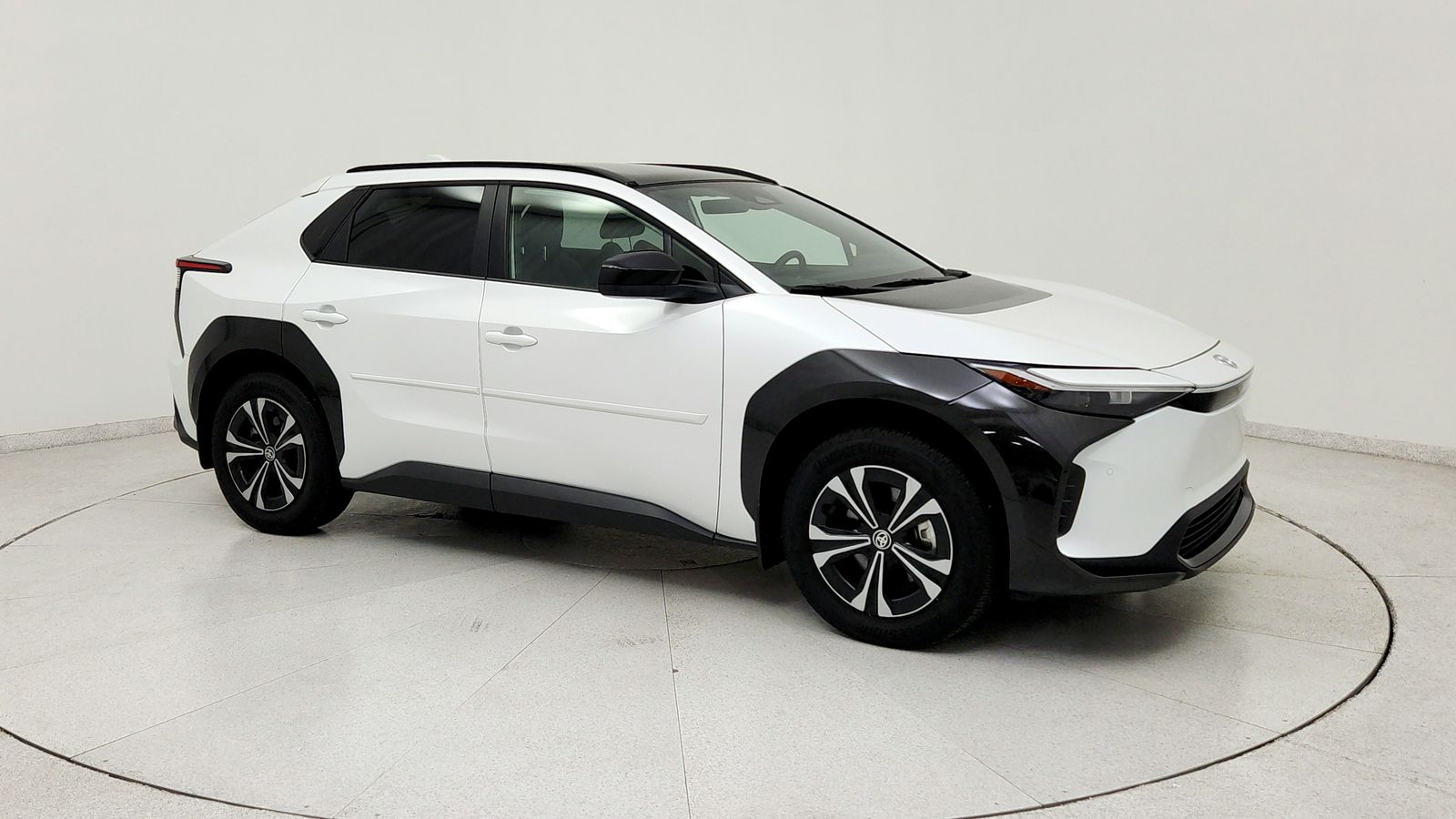 Used 2025 Beige Toyota XLE image 9