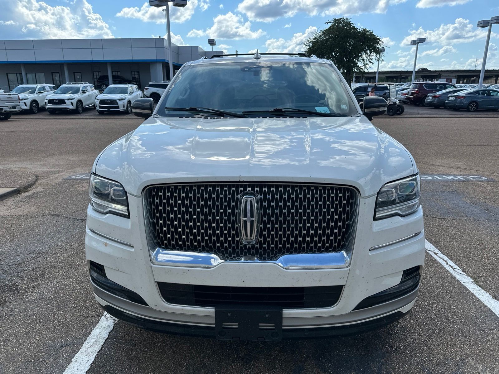 2023 Pristine White Metallic Tri-Coat Lincoln Navigator Reserve 4X4 SUV