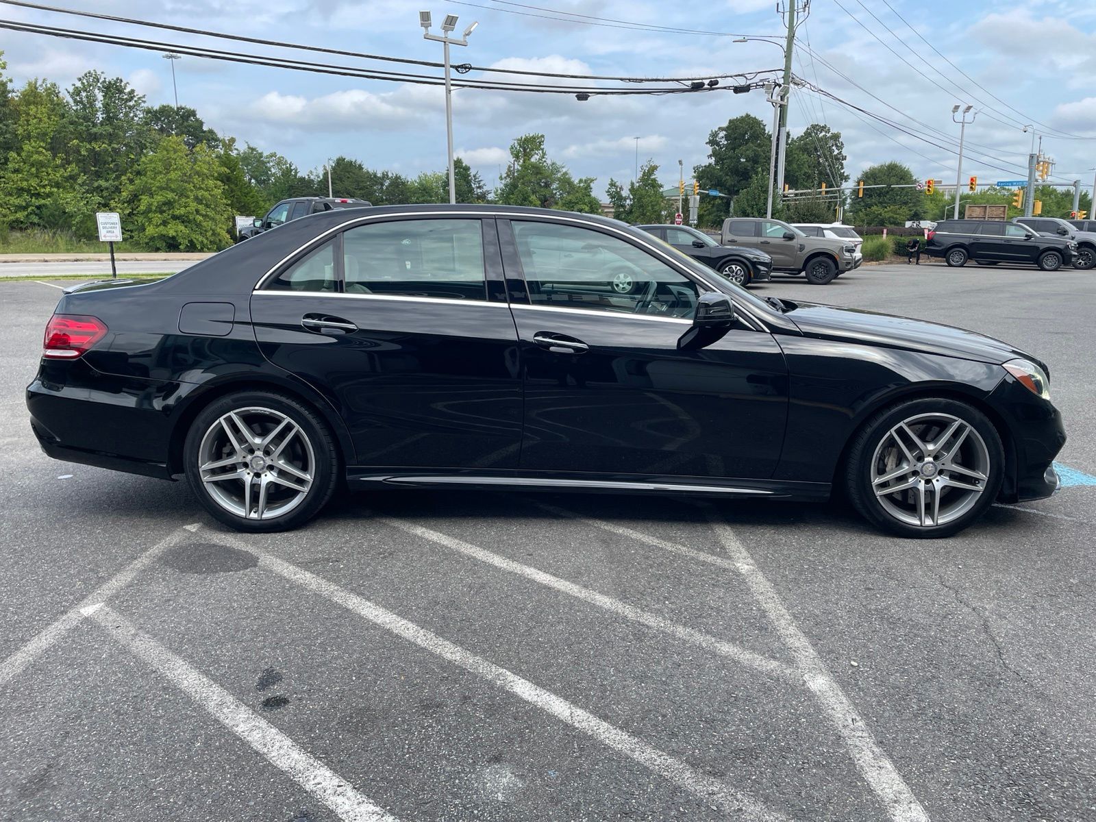 Used 2014 Black Mercedes-Benz E 550 image 2