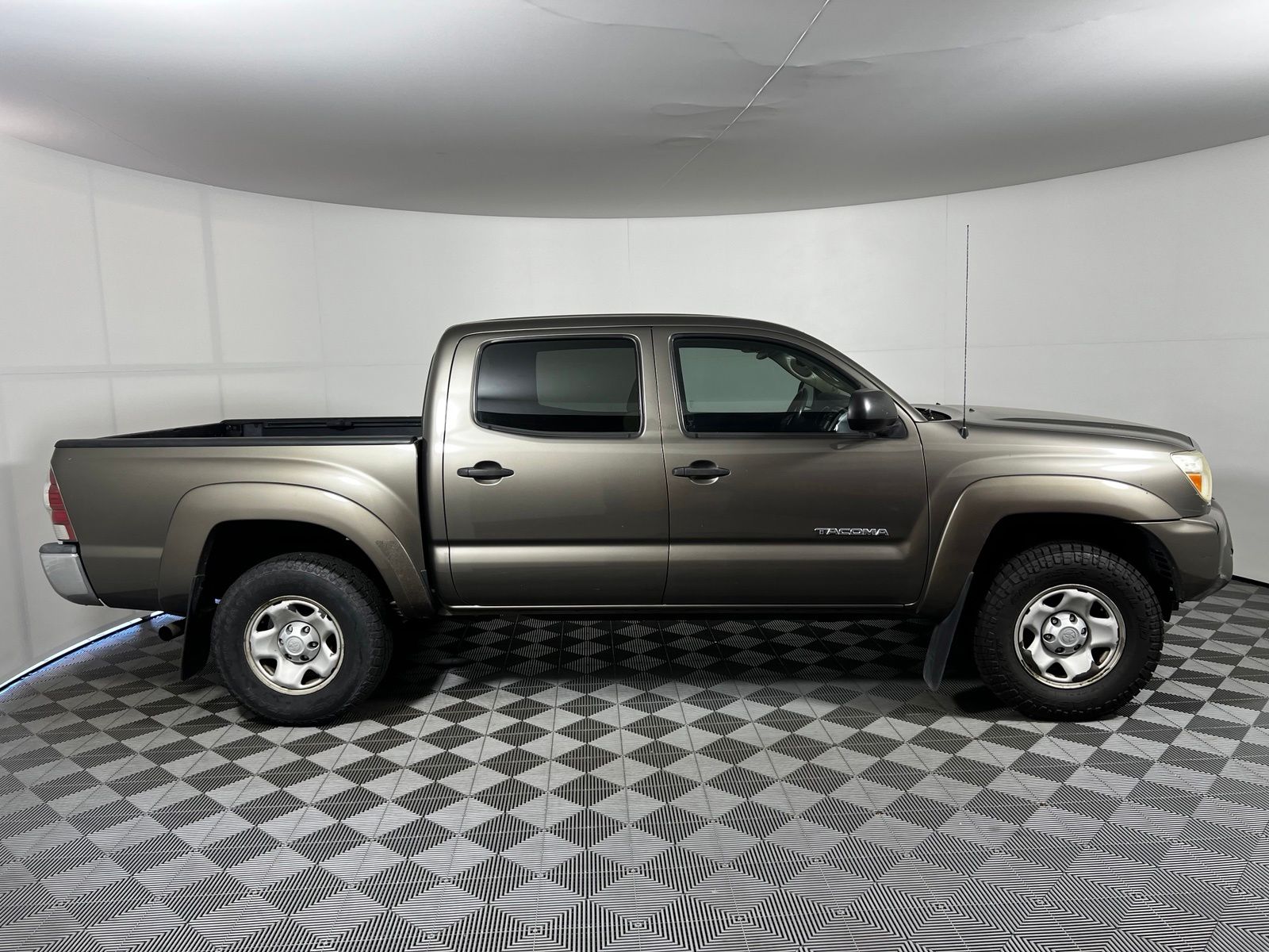 Thumbnail: 2013 Toyota Tacoma - 4