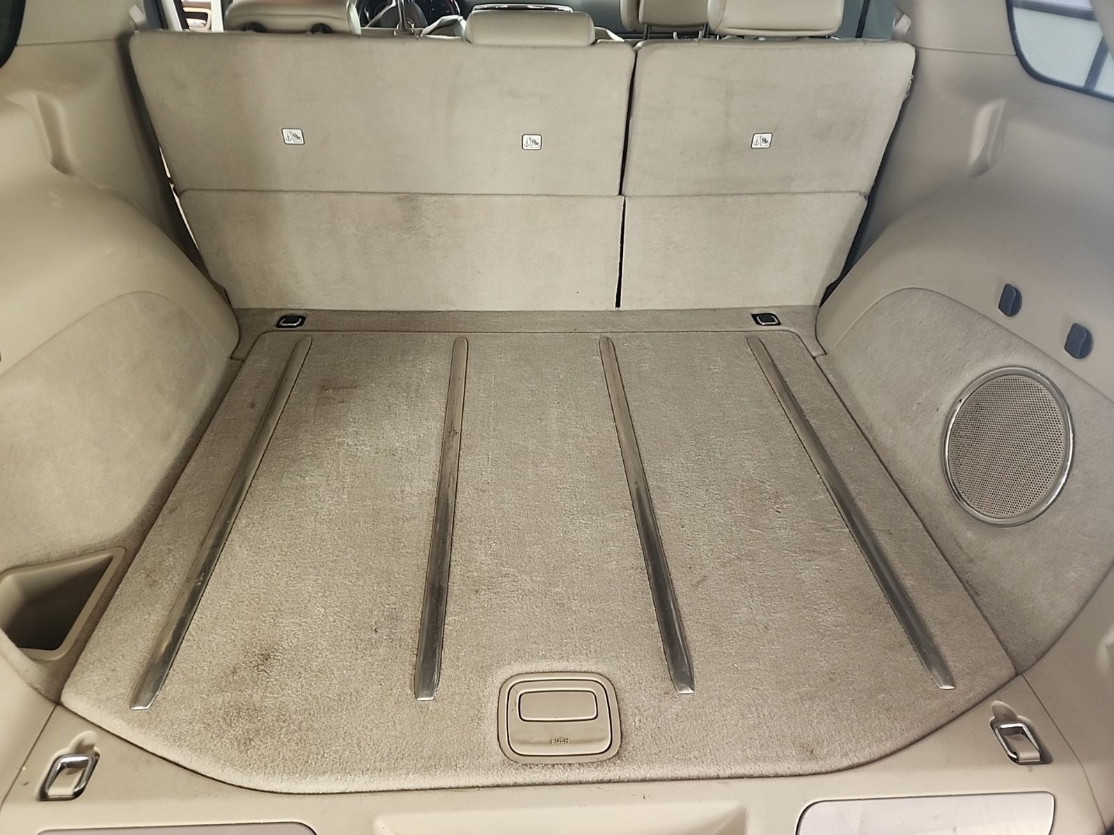 Used 2014 Bright White Clearcoat Jeep Overland image 23