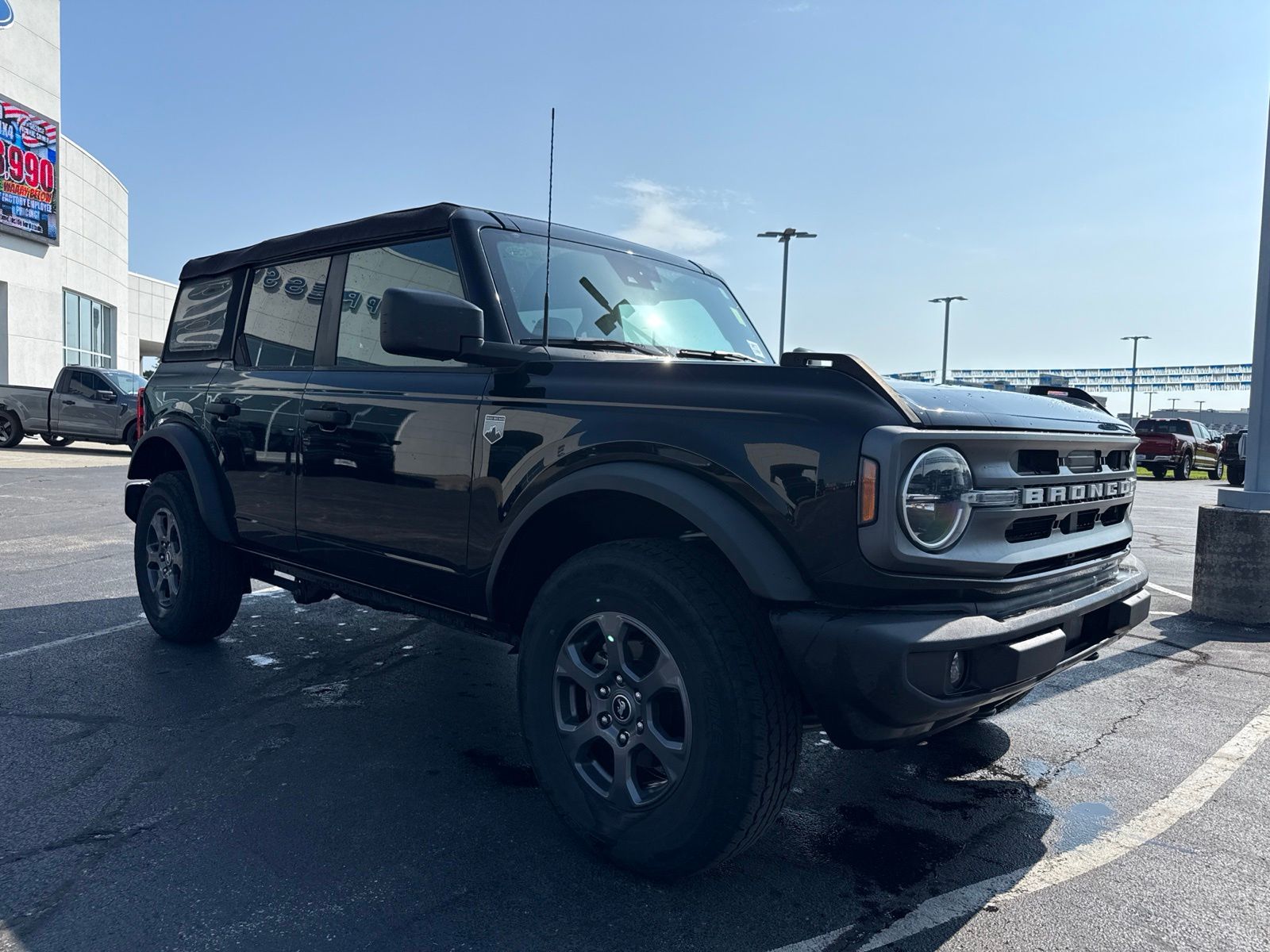 2023 Ford Bronco image 10