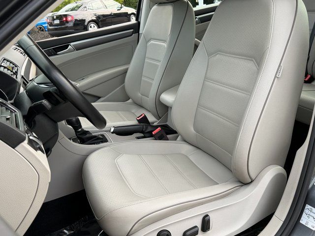 Used 2018 Gray Volkswagen 2.0T R-Line image 7