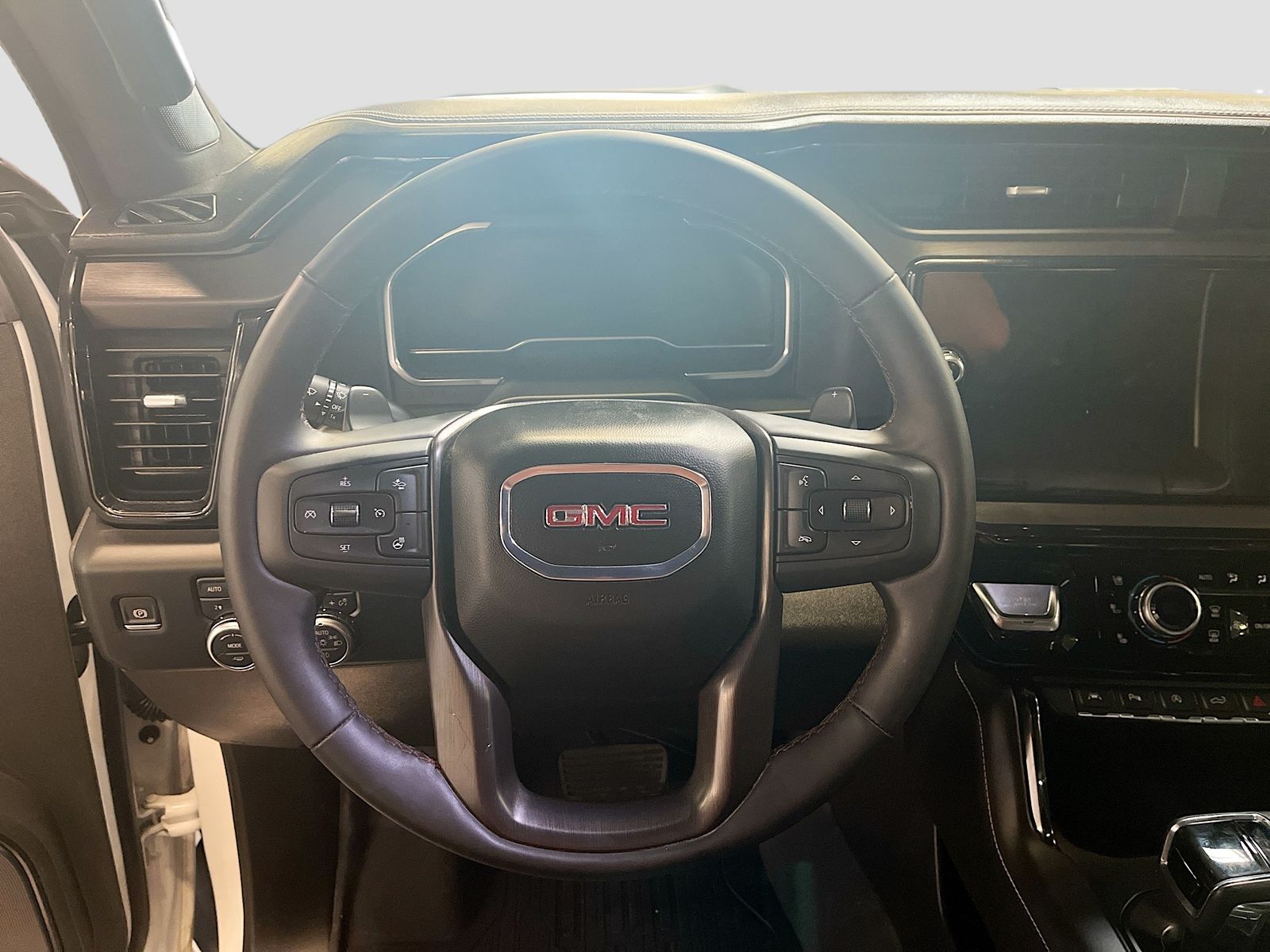 Used 2025 White GMC AT4X image 11