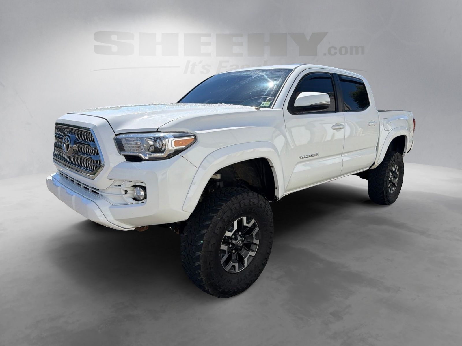 Used 2017 Super White Toyota TRD Off-Road image 17