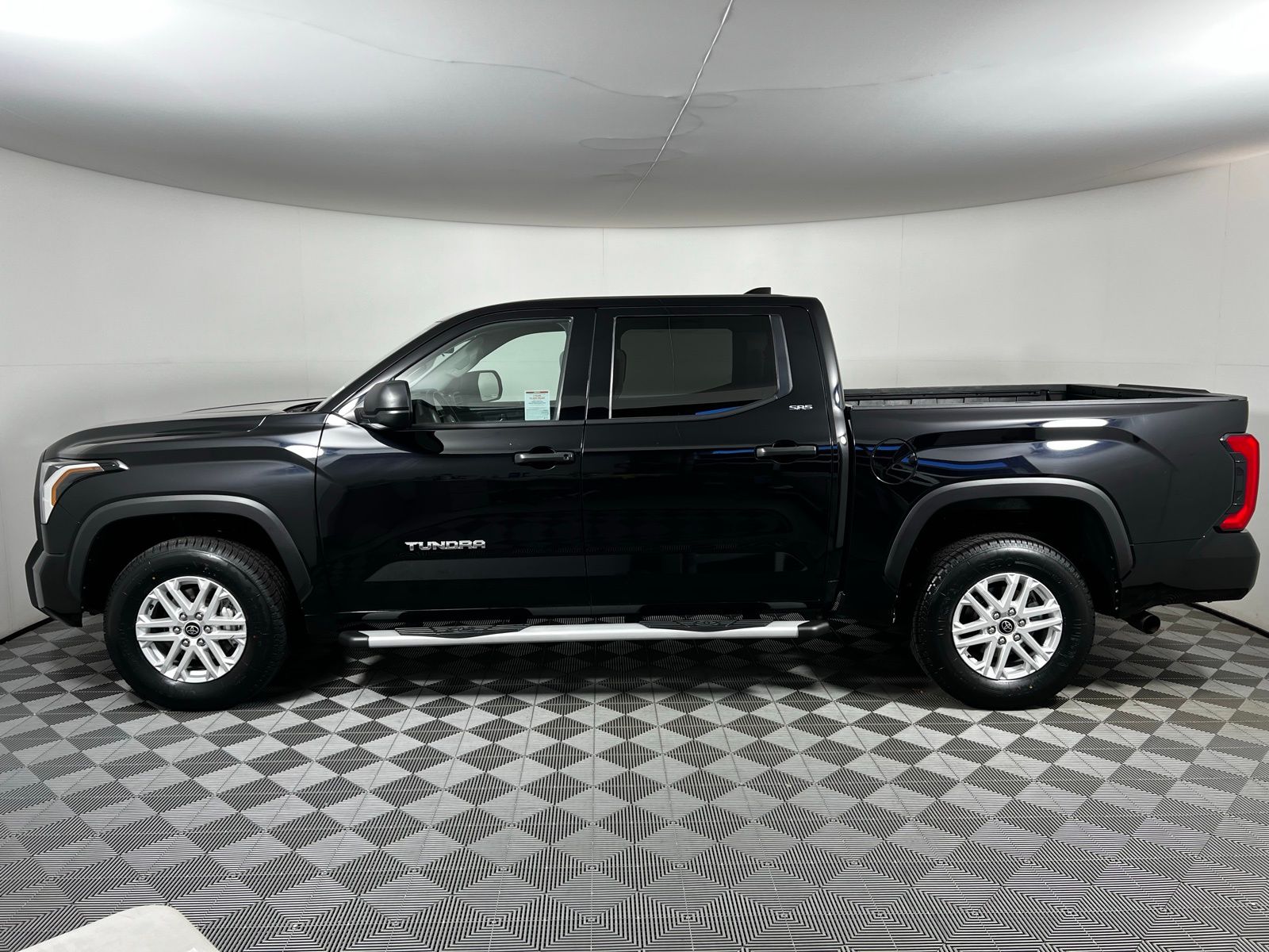 2023 Toyota Tundra SR5 8